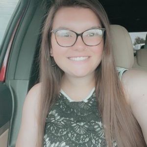 Meet your Posher, Chloe